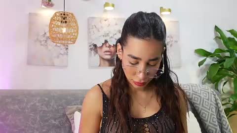 Snapshot of katiecruz_ chatting on 06/18/26, 11:03 Katie online show from 06/18/26, 11:03