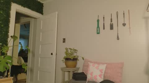 Snapshot of katieericson13 chatting on 11/20/25, 09:25 Kate online show from 11/20/25, 09:25