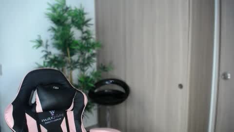 Snapshot of katiejane_ chatting on 12/03/25, 02:26 Katie Jane online show from 12/03/25, 02:26