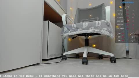 Snapshot of katiewoww chatting on 11/19/25, 08:20 Miss Katie online show from 11/19/25, 08:20