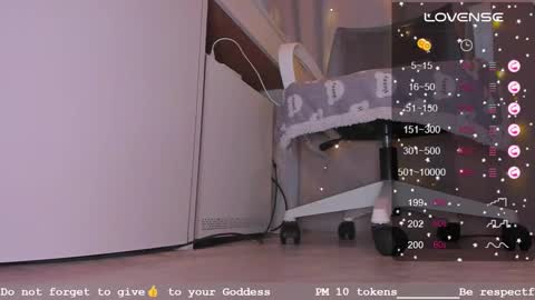 Snapshot of katiewoww chatting on 11/20/25, 11:54 Miss Katie online show from 11/20/25, 11:54