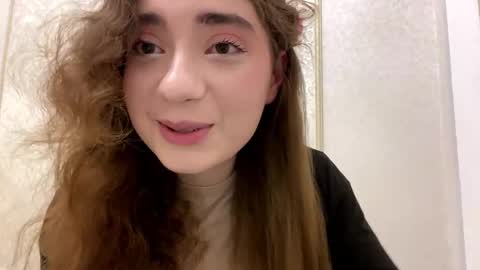 Snapshot of katinaflatau chatting on 05/12/26, 05:21 Rosie online show from 05/12/26, 05:21