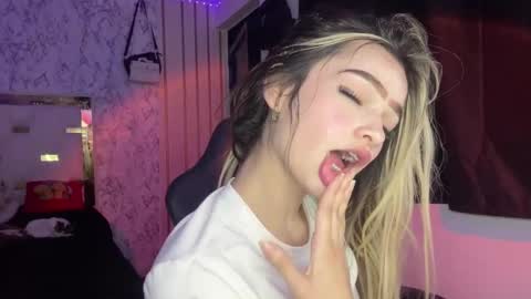 Snapshot of katleen_v chatting on 12/18/25, 05:02 Katleen. online show from 12/18/25, 05:02