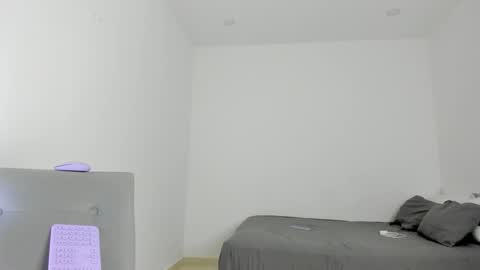 Follow me on instagram and twitter as correaktnees online show from 03/09/25, 10:41