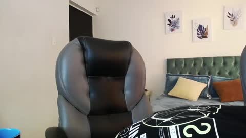 Snapshot of katnia_and_marcuz chatting on 01/28/25, 04:52 Katnia and Marcuz online show from 01/28/25, 04:52