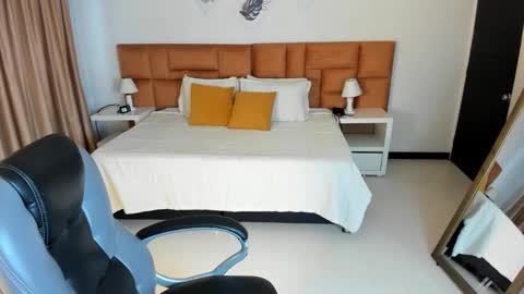 Snapshot of katnia_and_marcuz chatting on 10/05/25, 11:41 Katnia and Marcuz online show from 10/05/25, 11:41