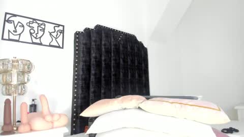 katrina moore online show from 02/13/25, 02:20