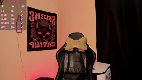 Snapshot of katrinaa_ricci chatting on 12/15/25, 04:00 Katrina Ricci online show from 12/15/25, 04:00