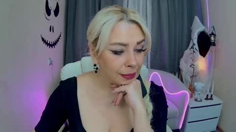 katrinacharm online show from 10/23/25, 06:56