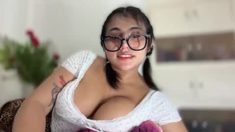 Snapshot of katrinathompsoncums chatting on 07/25/26, 12:03 katrina online show from 07/25/26, 12:03