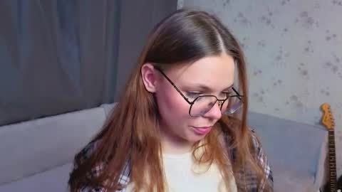 Snapshot of katrinmilima chatting on 03/17/26, 03:11 Hello im Caroline online show from 03/17/26, 03:11