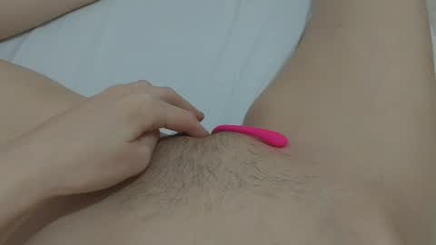 Snapshot of katrinna_arinna chatting on 01/23/25, 03:37 katrina dont forget to give me thumbs up online show from 01/23/25, 03:37