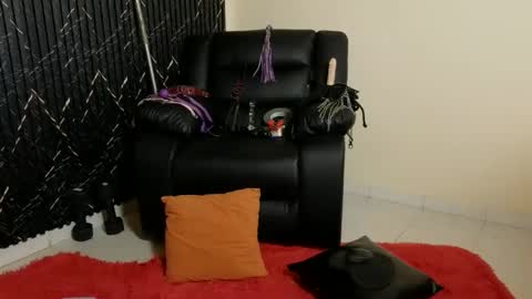 Snapshot of katt_bdsm chatting on 09/16/25, 05:36 Katt online show from 09/16/25, 05:36