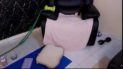 Snapshot of katt_bdsm chatting on 10/02/25, 04:03 Katt online show from 10/02/25, 04:03