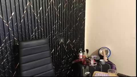 Snapshot of katt_bdsm chatting on 10/15/25, 04:40 Katt online show from 10/15/25, 04:40