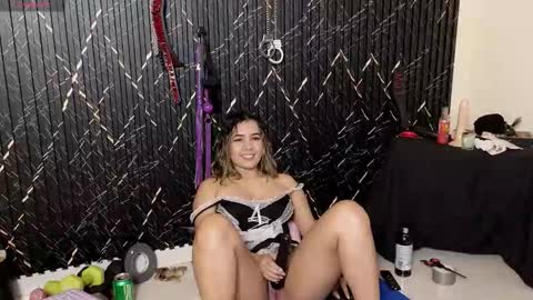 Snapshot of katt_bdsm chatting on 11/17/25, 05:19 Katt online show from 11/17/25, 05:19