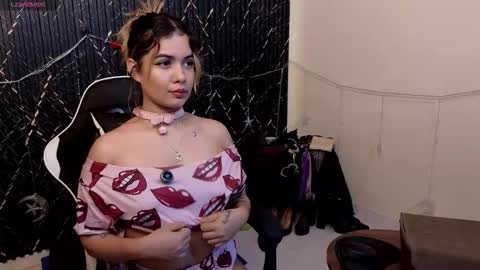 Snapshot of katt_bdsm chatting on 12/22/25, 05:48 Katt online show from 12/22/25, 05:48