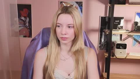 katt_yy online show from 11/14/25, 05:28