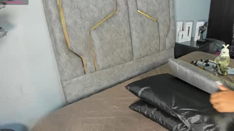 Snapshot of kattejordan chatting on 01/14/25, 04:04 Katerine online show from 01/14/25, 04:04