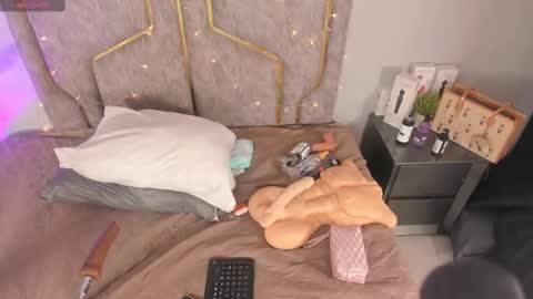 Snapshot of kattejordan chatting on 09/12/25, 03:39 Katerine online show from 09/12/25, 03:39