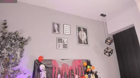 Snapshot of kattejordan chatting on 10/28/25, 03:43 Katerine online show from 10/28/25, 03:43