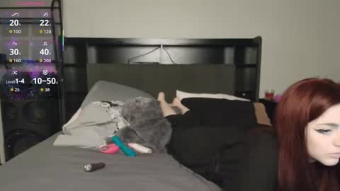 Snapshot of katthesiren chatting on 09/21/25, 01:51 Kat Archer online show from 09/21/25, 01:51