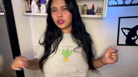 Snapshot of kattia_23 chatting on 11/19/25, 02:11 kattia online show from 11/19/25, 02:11