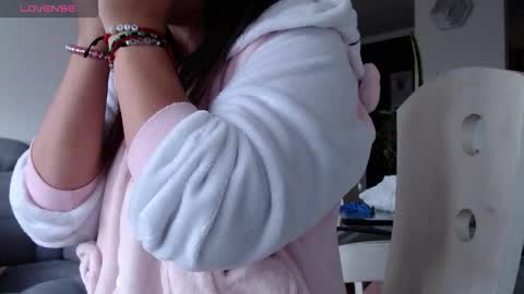 Snapshot of kattie_love chatting on 11/06/25, 06:31 kattie online show from 11/06/25, 06:31