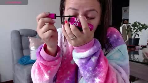 Snapshot of kattie_love chatting on 11/19/25, 12:27 kattie online show from 11/19/25, 12:27