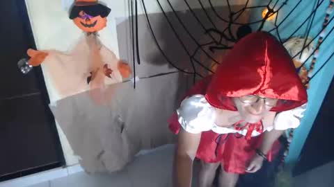 KattleyaGrey online show from 10/31/25, 06:20