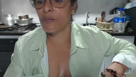 Snapshot of kattleyagray chatting on 12/18/25, 07:31 KattleyaGrey online show from 12/18/25, 07:31