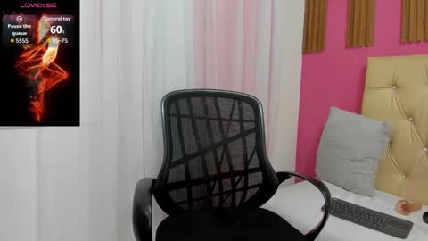 Snapshot of katty_cooper1 chatting on 05/28/26, 04:21 katty online show from 05/28/26, 04:21
