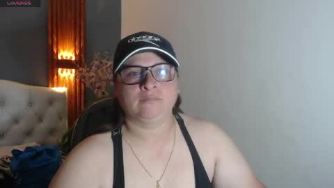 Snapshot of katty_findom_ chatting on 04/05/26, 10:34 katty online show from 04/05/26, 10:34