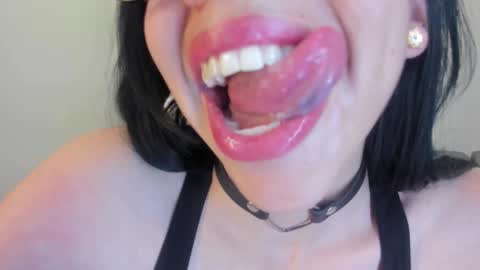 Snapshot of katty_mouth chatting on 11/04/25, 07:24 Katty online show from 11/04/25, 07:24