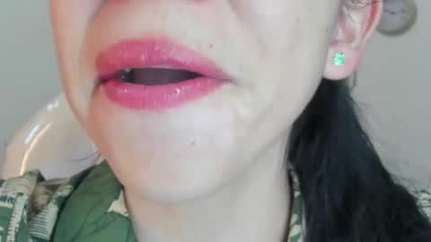 Snapshot of katty_mouth chatting on 11/14/25, 08:40 Katty online show from 11/14/25, 08:40