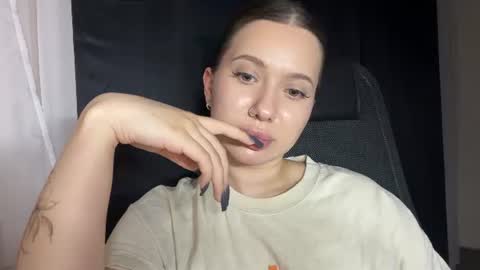 Snapshot of kattymalina chatting on 07/07/26, 06:34 Elizabeth online show from 07/07/26, 06:34