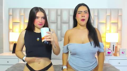 katy blonde girl and paola big boobs online show from 04/28/26, 01:27