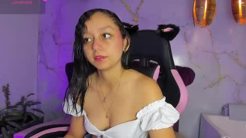 Snapshot of katy_sweet19 chatting on 05/10/26, 10:31 Katy online show from 05/10/26, 10:31