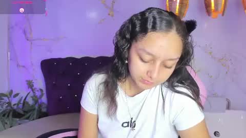 Snapshot of katy_sweet19 chatting on 06/19/26, 10:30 Katy online show from 06/19/26, 10:30
