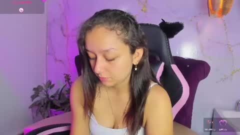 Snapshot of katy_sweet19 chatting on 07/11/26, 10:40 Katy online show from 07/11/26, 10:40