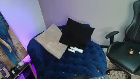 katyamonroe_ online show from 12/23/25, 02:42