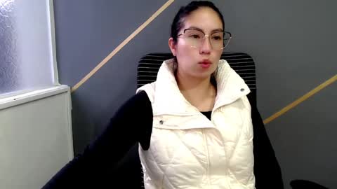 Snapshot of katybelladonna chatting on 01/08/25, 11:43 KATY online show from 01/08/25, 11:43