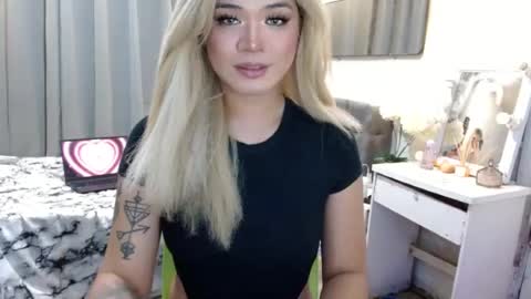 Snapshot of katykiat chatting on 07/19/26, 10:46 katykiat online show from 07/19/26, 10:46