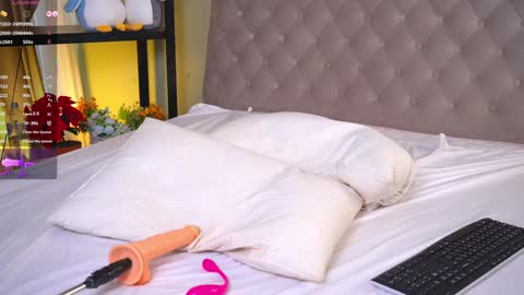 Mia  Lovense is active Private is Open online show from 10/26/25, 05:46