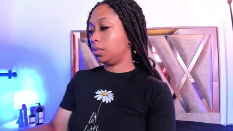 katyortiz online show from 11/19/25, 11:43