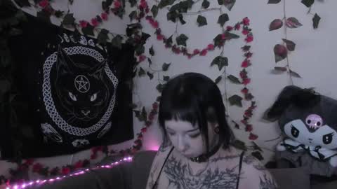 Mia online show from 09/23/25, 07:00