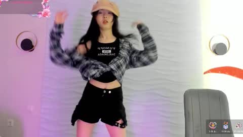 mai online show from 12/04/25, 02:37