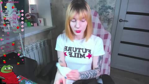 Snapshot of kawaii_power_uwu chatting on 02/19/25, 10:34 Kira-chan  online show from 02/19/25, 10:34