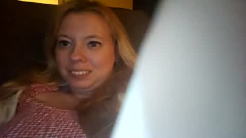 Snapshot of kawaiibelle chatting on 08/01/26, 04:12 KawaiiBelle online show from 08/01/26, 04:12