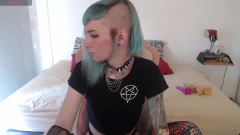 Snapshot of kawaimisfit chatting on 12/31/24, 04:25 luna online show from 12/31/24, 04:25